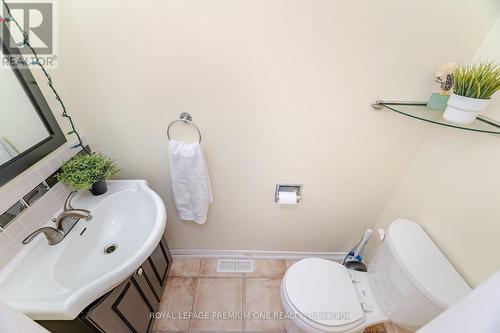 B11 - 427 Victoria Road N, Guelph, ON - Indoor Photo Showing Bathroom