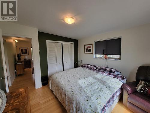 360 Vla Road, Cawston, BC - Indoor Photo Showing Bedroom