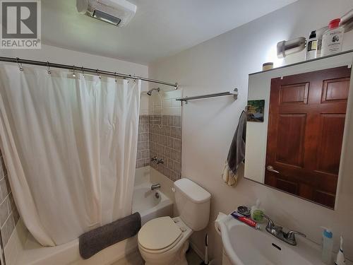 360 Vla Road, Cawston, BC - Indoor Photo Showing Bathroom