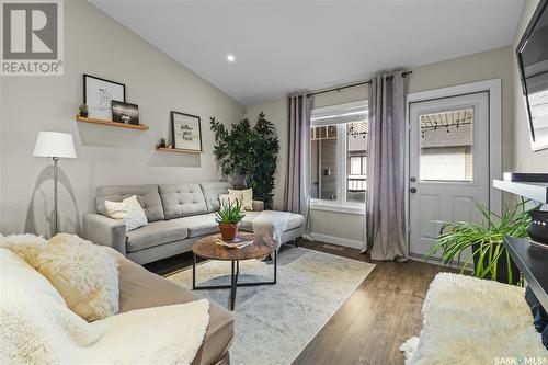 3215 Green Bank Road, Regina, SK - Indoor Photo Showing Living Room