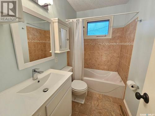 609 1St Street W, Meadow Lake, SK - Indoor Photo Showing Bathroom