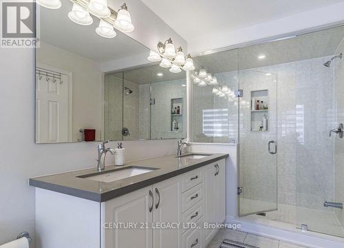 17 Overstone Road, Halton Hills, ON - Indoor Photo Showing Bathroom