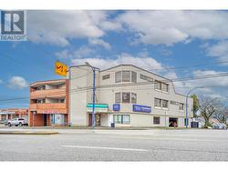 6 3039 KINGSWAY  Vancouver, BC V5R 5J6