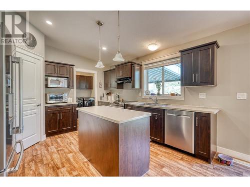 189 Resolute Road, Kaleden, BC - Indoor Photo Showing Kitchen With Upgraded Kitchen