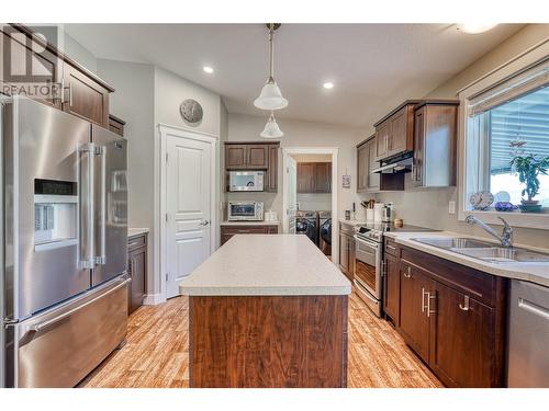 189 Resolute Road, Kaleden, BC - Indoor Photo Showing Kitchen With Double Sink