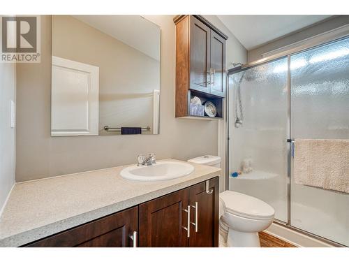 189 Resolute Road, Kaleden, BC - Indoor Photo Showing Bathroom