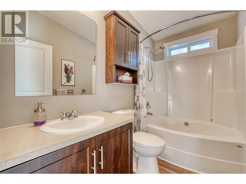 189 Resolute Road, Kaleden, BC - Indoor Photo Showing Bathroom