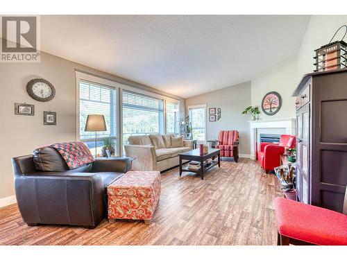 189 Resolute Road, Kaleden, BC - Indoor Photo Showing Living Room