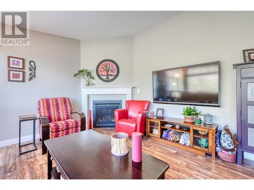 189 Resolute Road, Kaleden, BC - Indoor Photo Showing Living Room With Fireplace