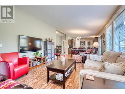 189 Resolute Road, Kaleden, BC - Indoor Photo Showing Living Room