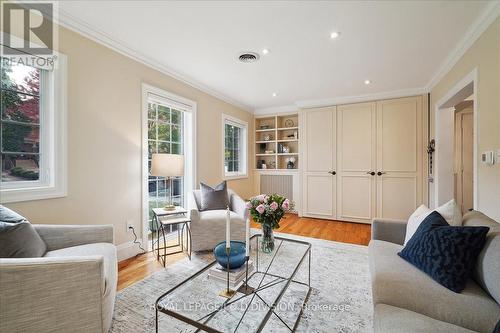 92 Chudleigh Avenue, Toronto, ON - Indoor Photo Showing Living Room