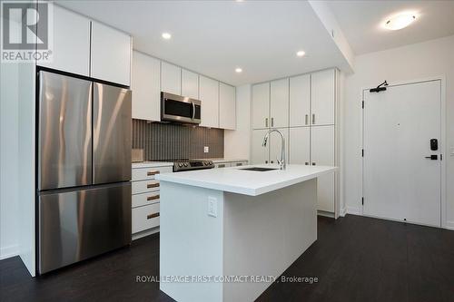 249 - 415 Sea Ray Avenue, Innisfil, ON - Indoor Photo Showing Kitchen With Stainless Steel Kitchen With Upgraded Kitchen