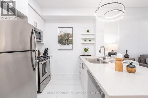 509 - 125 Shoreview Place, Hamilton, ON - Indoor Photo Showing Kitchen With Double Sink