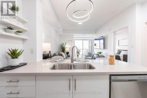 509 - 125 Shoreview Place, Hamilton, ON - Indoor Photo Showing Kitchen With Double Sink