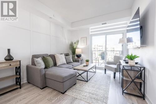 509 - 125 Shoreview Place, Hamilton, ON - Indoor Photo Showing Living Room