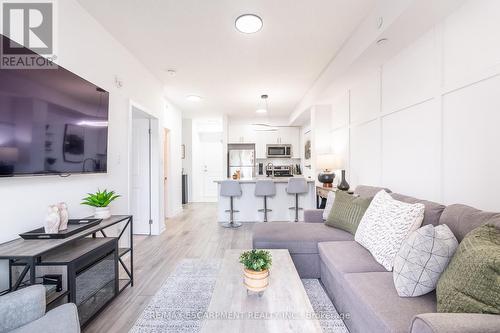 509 - 125 Shoreview Place, Hamilton, ON - Indoor Photo Showing Living Room