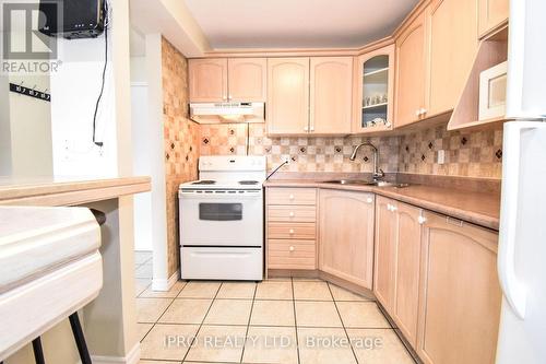 209 - 264 Oakdale Avenue, St. Catharines, ON - Indoor Photo Showing Kitchen