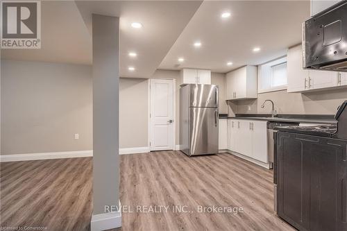 2 - 367 East 18Th Street, Hamilton, ON - Indoor Photo Showing Kitchen