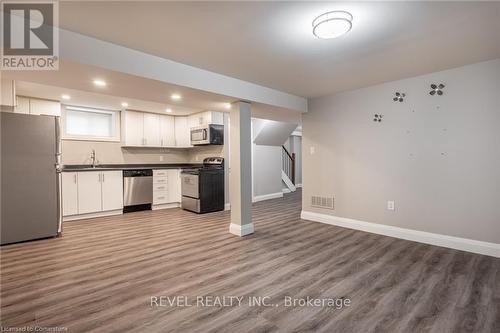 2 - 367 East 18Th Street, Hamilton, ON - Indoor Photo Showing Kitchen