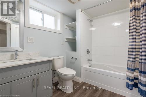 2 - 367 East 18Th Street, Hamilton, ON - Indoor Photo Showing Bathroom