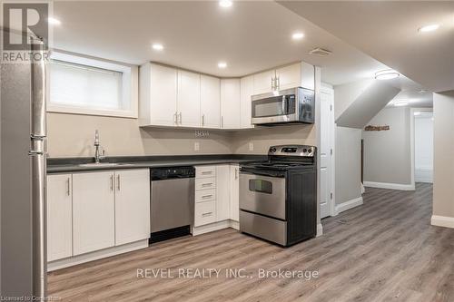 2 - 367 East 18Th Street, Hamilton, ON - Indoor Photo Showing Kitchen