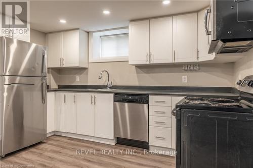 2 - 367 East 18Th Street, Hamilton, ON - Indoor Photo Showing Kitchen