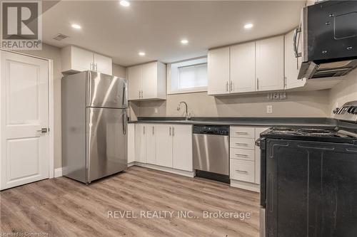 2 - 367 East 18Th Street, Hamilton, ON - Indoor Photo Showing Kitchen