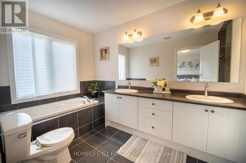 224 Newman Drive, Cambridge, ON - Indoor Photo Showing Bathroom