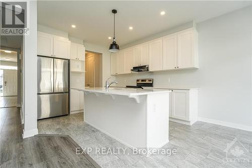 177 Yearling Circle, Ottawa, ON - Indoor Photo Showing Kitchen With Upgraded Kitchen