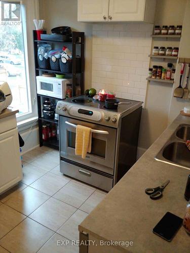 Upper - 129 Grant Avenue, Hamilton, ON - Indoor Photo Showing Kitchen