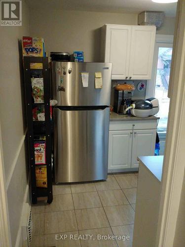 Upper - 129 Grant Avenue, Hamilton, ON - Indoor Photo Showing Kitchen