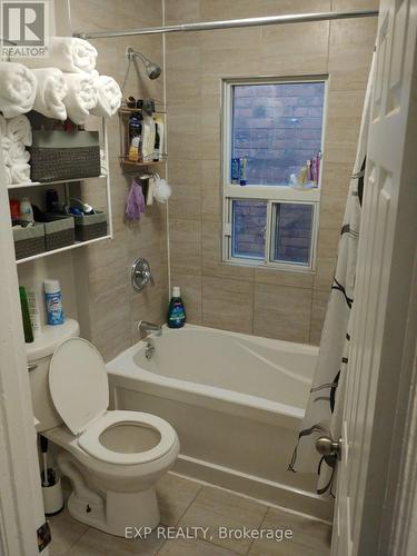 Upper - 129 Grant Avenue, Hamilton, ON - Indoor Photo Showing Bathroom