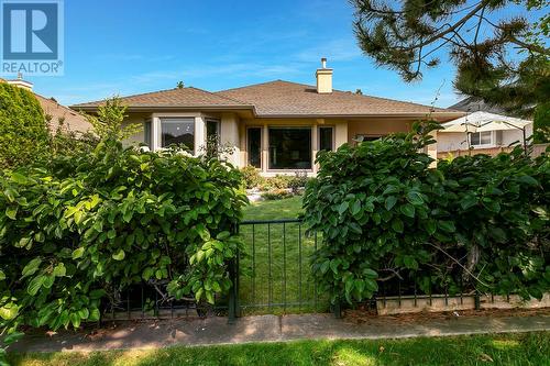 3924 Gallaghers Parkway, Kelowna, BC - Outdoor