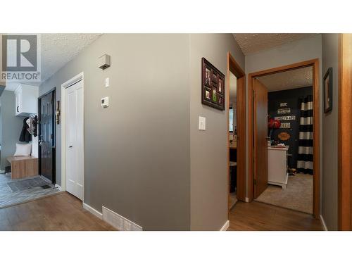 2740 25Th Avenue Ne, Salmon Arm, BC - Indoor Photo Showing Other Room