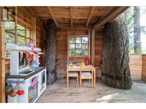 2740 25Th Avenue Ne, Salmon Arm, BC - Indoor Photo Showing Other Room