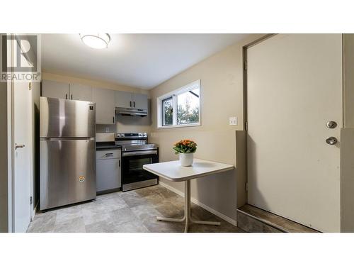 2740 25Th Avenue Ne, Salmon Arm, BC - Indoor Photo Showing Kitchen