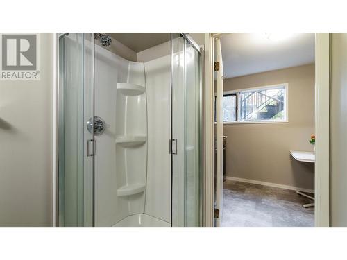 2740 25Th Avenue Ne, Salmon Arm, BC - Indoor Photo Showing Bathroom