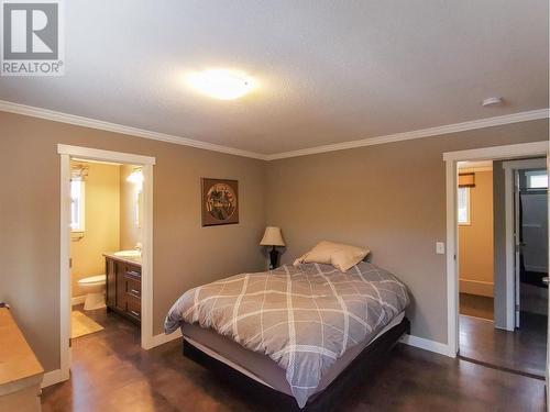 3000 Maze-Forbes Fs Road, Lac La Hache, BC - Indoor Photo Showing Bedroom