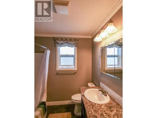 3000 Maze-Forbes Fs Road, Lac La Hache, BC - Indoor Photo Showing Bathroom