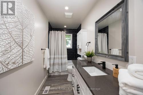 7559 Lakeridge Road, Uxbridge, ON - Indoor Photo Showing Bathroom