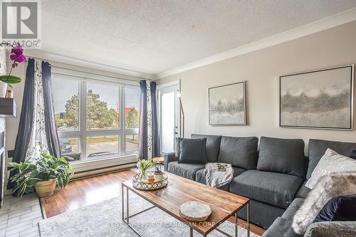 202 - 9 Jacksway Crescent, London, ON - Indoor Photo Showing Living Room