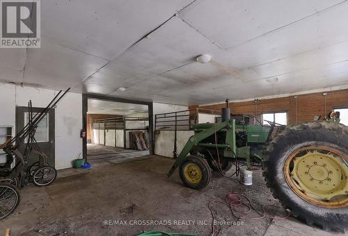 2726 9Th Line, Innisfil, ON - Indoor Photo Showing Garage