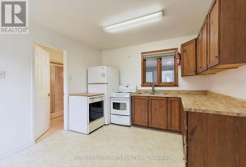 2726 9Th Line, Innisfil, ON - Indoor Photo Showing Kitchen With Double Sink