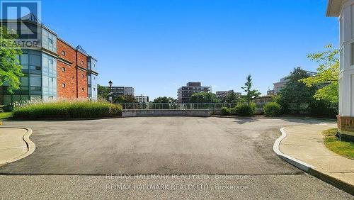 116 - 18 Clark Avenue W, Vaughan, ON - Outdoor