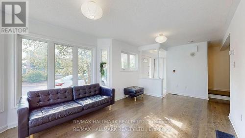 116 - 18 Clark Avenue W, Vaughan, ON - Indoor Photo Showing Living Room