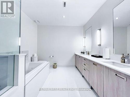 3661 Ferretti Court, Innisfil, ON - Indoor Photo Showing Bathroom