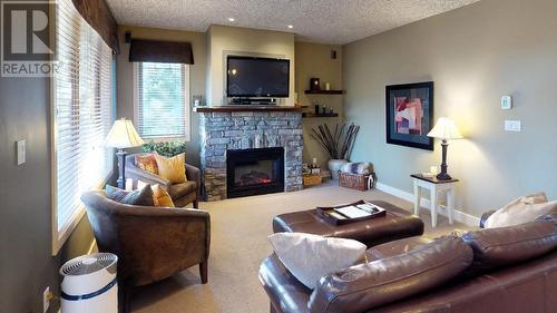 300 Bighorn Boulevard Unit# 324, Radium Hot Springs, BC - Indoor Photo Showing Living Room With Fireplace