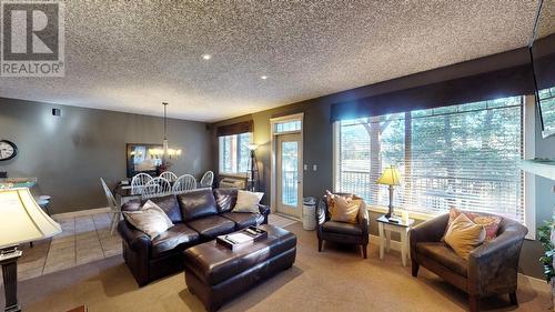 300 Bighorn Boulevard Unit# 324, Radium Hot Springs, BC - Indoor Photo Showing Living Room