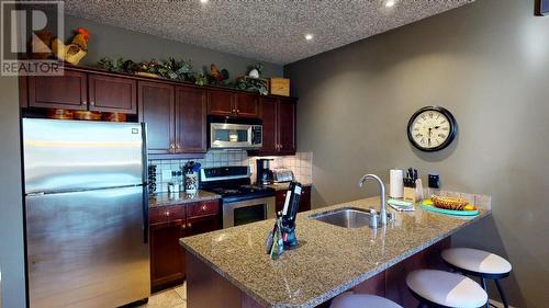 300 Bighorn Boulevard Unit# 324, Radium Hot Springs, BC - Indoor Photo Showing Kitchen With Stainless Steel Kitchen