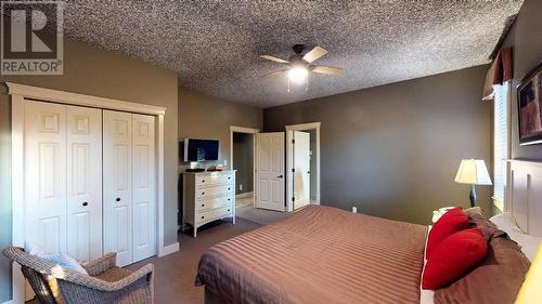 300 Bighorn Boulevard Unit# 324, Radium Hot Springs, BC - Indoor Photo Showing Bedroom